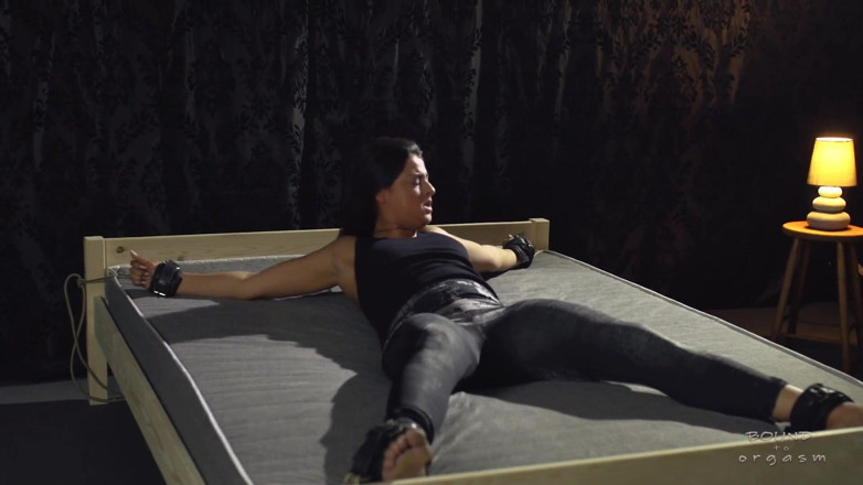 Bound to Orgasm: rahasyamay aankra - Coco De Mal