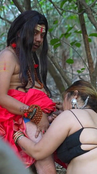 Mystic ve Female Devotee