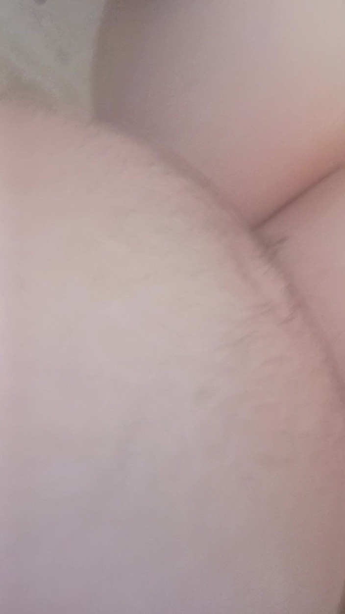 Slimymenxxx12: Saya bercinta di punggung di kamar mandi