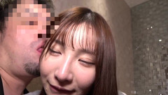 Strix: इंटरनेट पिकअप नंबर ५१, "तुम बाहर जा रहे हो, तुम नहीं कर रहे हो?" वह उससे पूछती है कि क्या वह बाहर जा रहा है