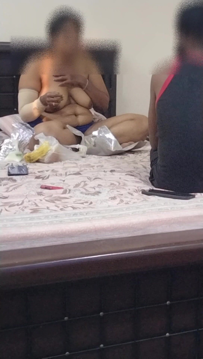 Tamil lesbian: नग्न हॉट खाने का समय