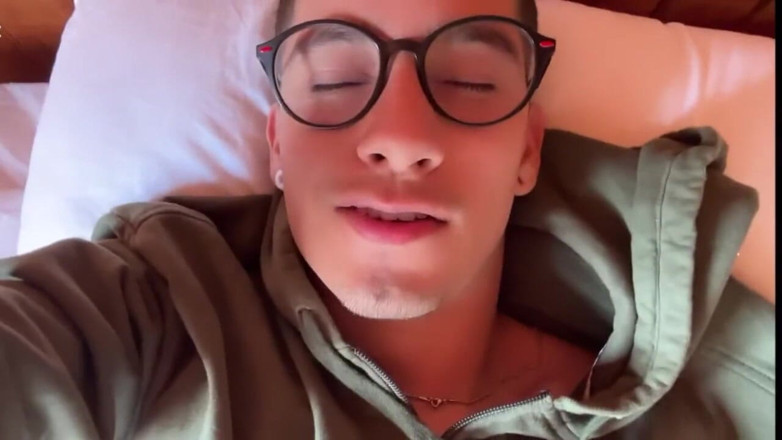 Andcristiann: Nadržený chlap s brýlemi vám ukazuje svou ranní erekci a...