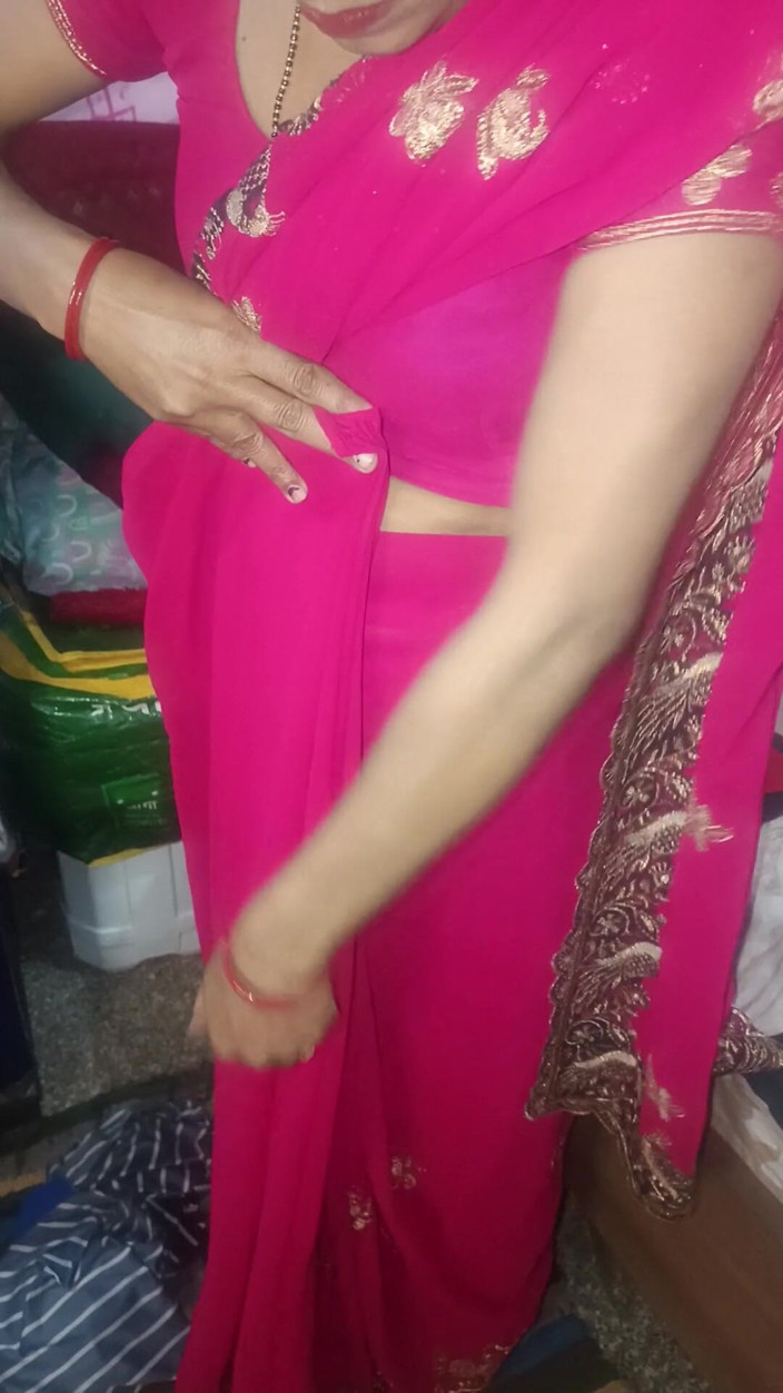 Nightqueen---7838: भाभी जी कहीं तैयार हो रही थीं और मैंने वीडियो बनाया और सेक्स किया