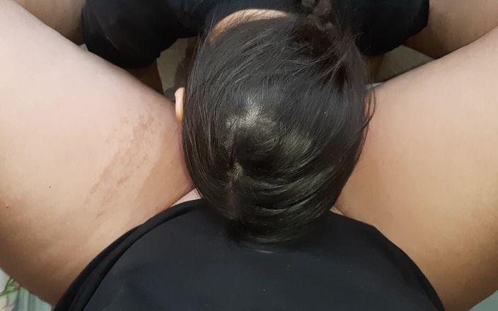 Lesbian-candys: Tussen mijn benen brengt ze me tot een trillend orgasme -...