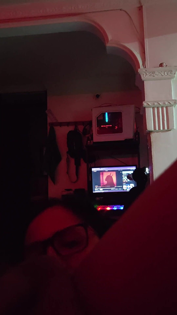 Crisanto999: De anus van een geile tiener verslinden terwijl hij masturbeert