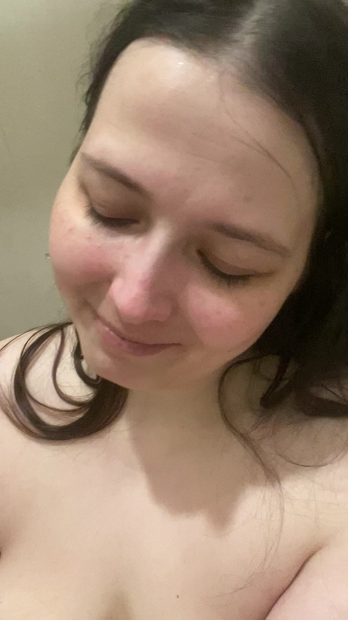 MissChrystalline: Clit Play Leads to a Nice Orgasm