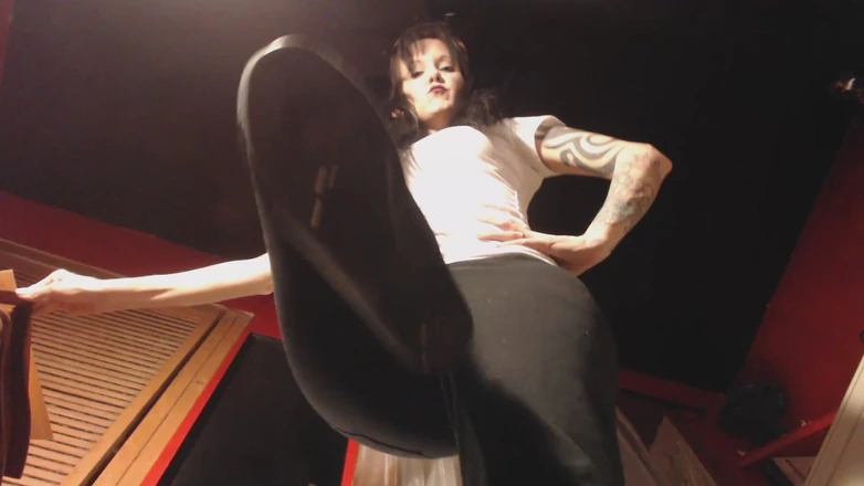 PandoraSG: Goth foot stomping 1 - trest fetiš