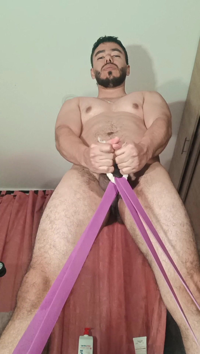 Tommhot: Sexy Hairy Latino Exercising at Home