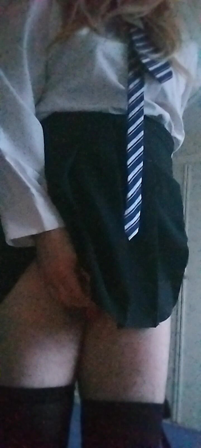 Cindy Belfast: Nữ sinh viên Cindy xuất tinh trong đồng phục