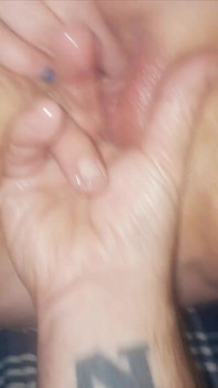 Ditalino con un plug anale!