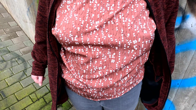 Bouncy Tits Action: Cycki walenie pod autostradą