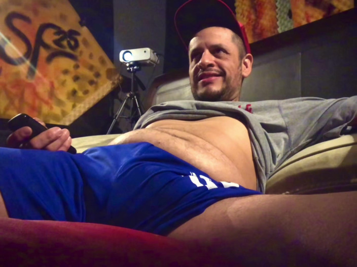 MisterFreak25: Un grosso cazzo non circonciso si sega in cam show