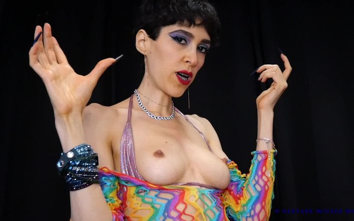 Rebecca Diamante Erotic Femdom: Små bröst och långa naglar för att förtrolla ditt sinne