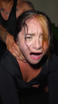 Mi hermanastra me atrapó masturbándome