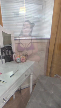 Enorme peito jovem milf engole tudo