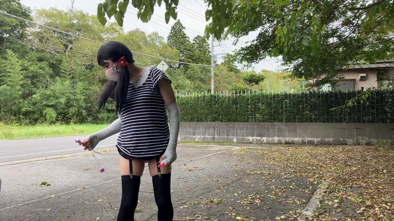 megu2002: Terekspos di Jalan-Jalan dan Lapangan Parkir