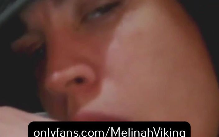 Melinah Viking: Krátké záběry zblízka