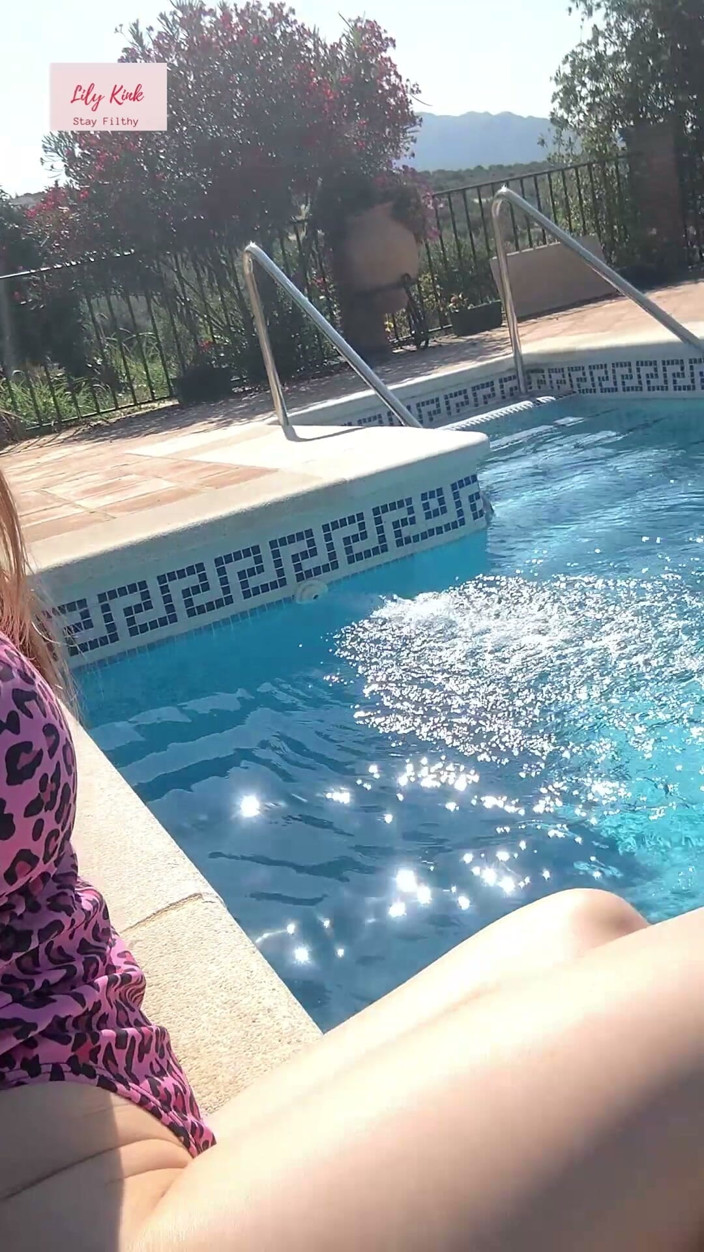 Lily kink: Cougar MILF Outdoor Dirty Talk Pussy Spread Foot Job
