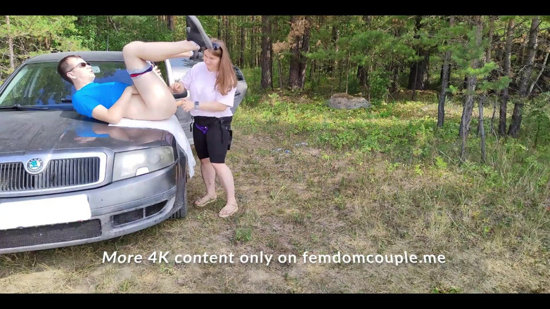 femdom_couple: Public, la femme était très excitée sur la route et a...