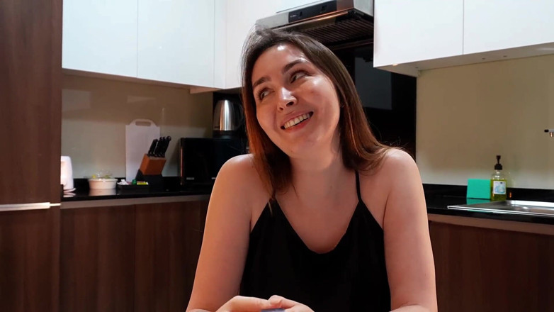 Alina Rai: En Primer Plano: Madrastra Me Da Una Mamada Secreta De...