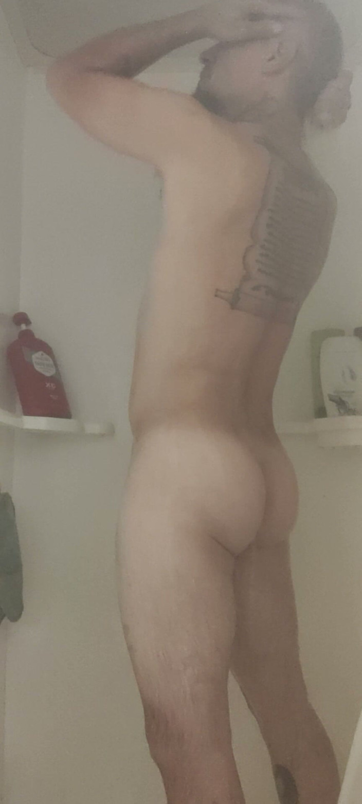 Lonely ducky: Let's Shower