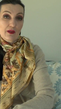 Załóż jedwabny szalik i masturbuj się przede mną, Lady Victoria Valente