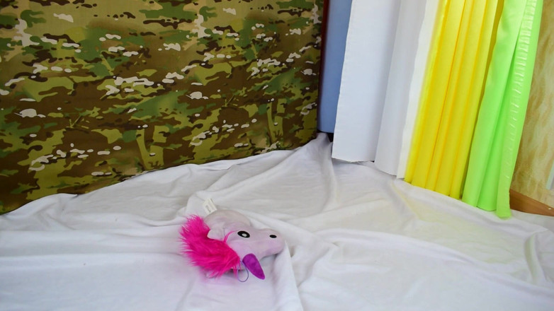 Risky Hairy Couple: Toy crush fetisj. Ik loop net op het speeltje, stel...