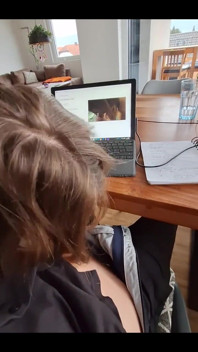 Editare i nostri video la rende molto eccitata e affamata di cazzo