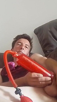 Leatransteen com bomba de pênis de dildo e ejaculação massiva