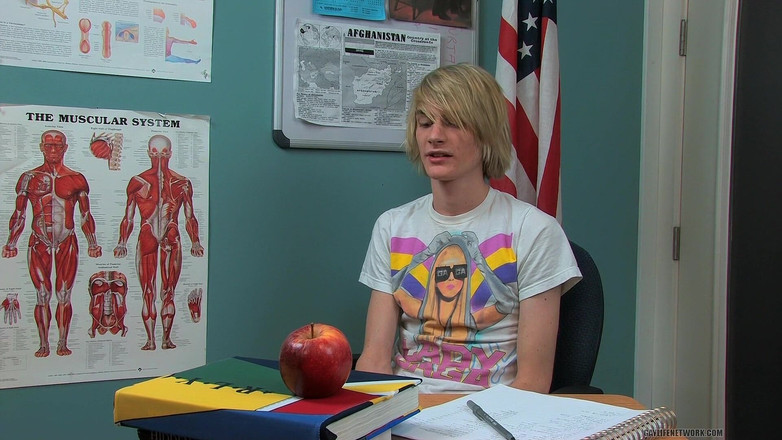 Teach Twinks: Gay Blond twink Preston Andrews dând un interviu