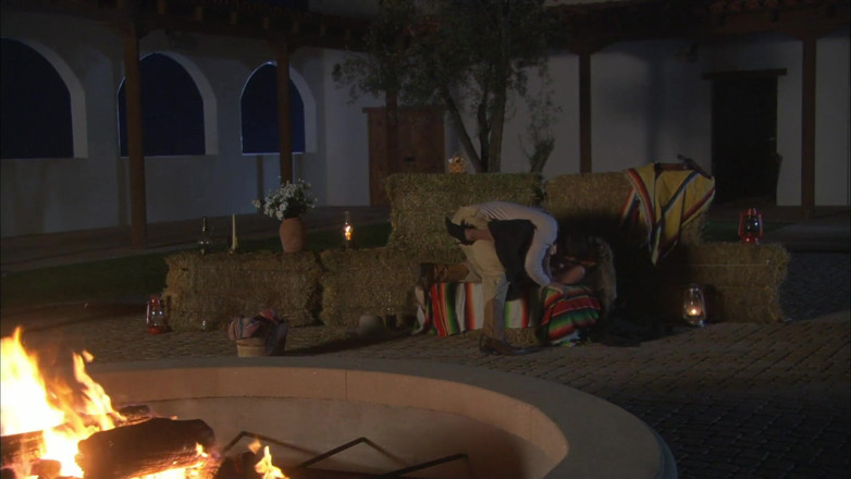 Foxy Desire: Jesse V follada al aire libre por un bronco