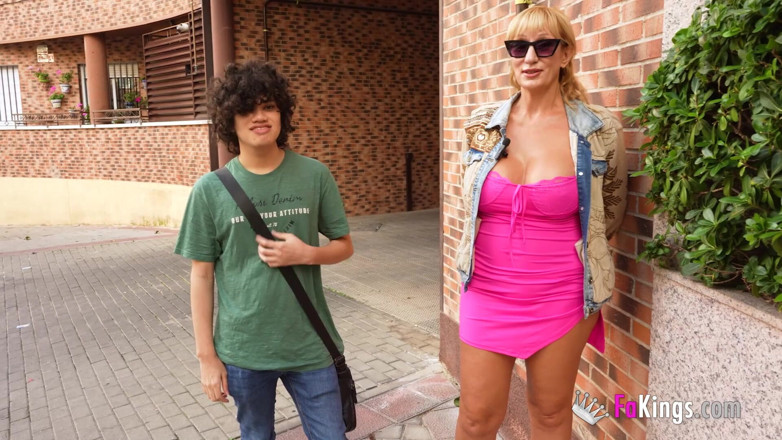 FAKings: Další španělská nevlastní máma plní své fantazie na Fakings: Victoria Vera...