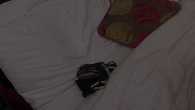 Skinz Erotica: 털이 무성한 보지를 따먹는 나타샤 칸