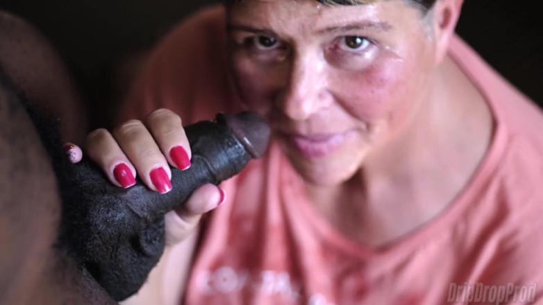 DripDrop Productions: DRIPDROP: GILF dai capelli corti succhia con sborra che sgocciola...
