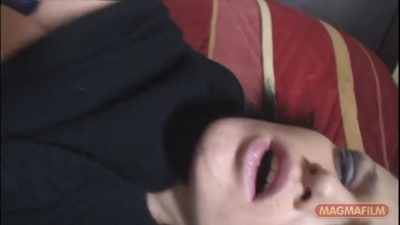 Magmafilm: Morena MILF Da França Adora Sexo Anal