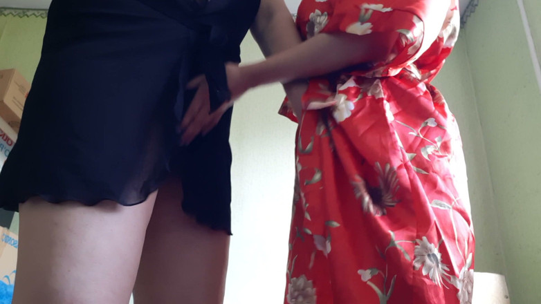 Lesbian-candys: Palcami mamę mojego chłopaka, gdy on bierze prysznic