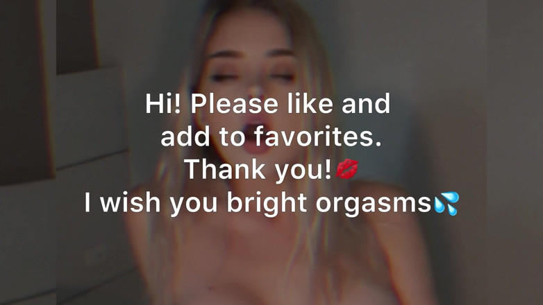 BootyFrutti: Moje nevlastní sestra mě svedla, když jsem četla knihu