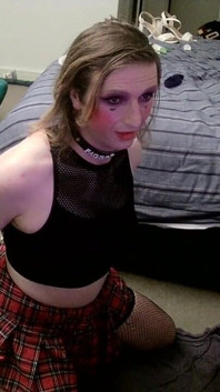 Sissycdmish - BBC Milující děvka v síťovaných punčochách a podpatcích