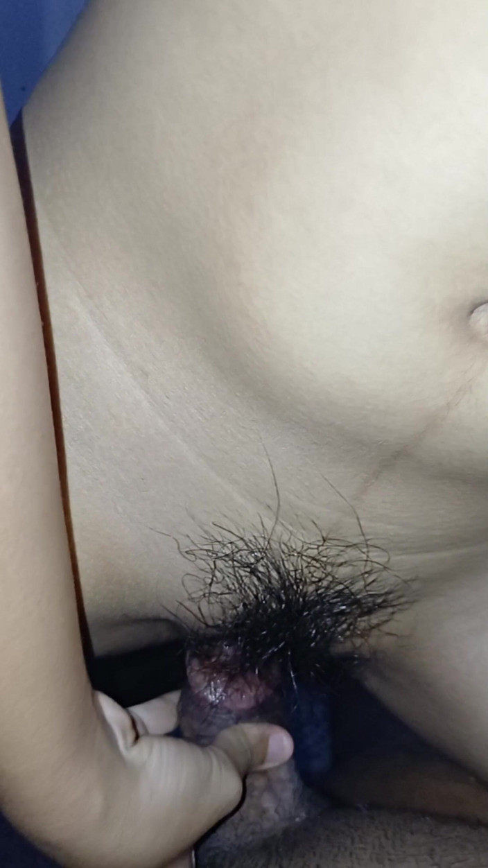 Theresia Nirvana: Il fascino della ragazza con il velo