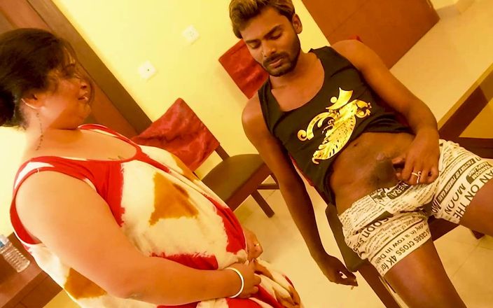 Xtramood: 섹시한 거유 여자 하인을 따먹는 인도 소년