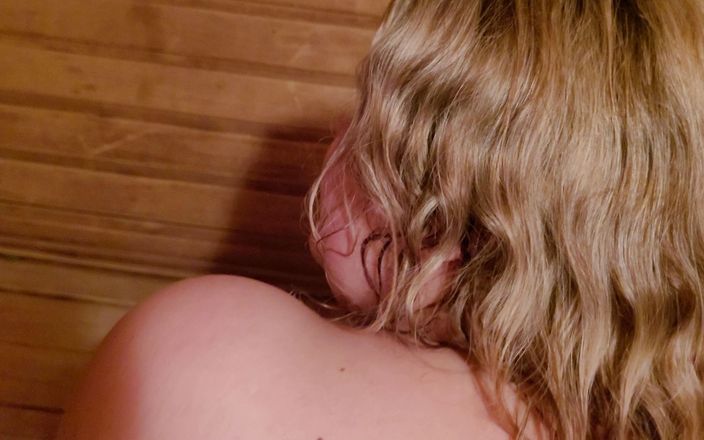 Peach cloud: Knullade en ung BBW blondin i ett ryskt badhus