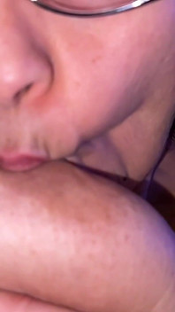 Macochy Tittys zostają wciągnięte i osuszone