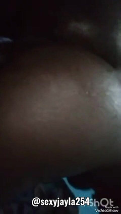 Sexyjayla254: 欲情したボトムが大きな黒いオイル塗ったお尻を弄る