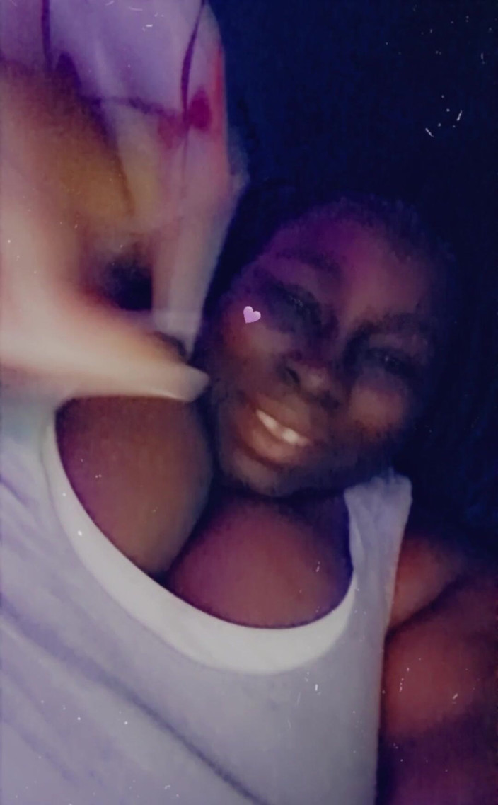 AngelMoca: Günaydın bu gece edepsizce sikelim baba