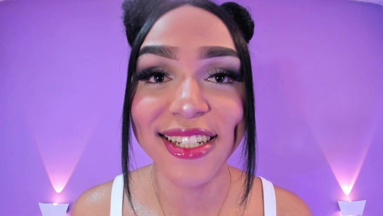 Brittany Gil: Lèvres Juteuses Sexy