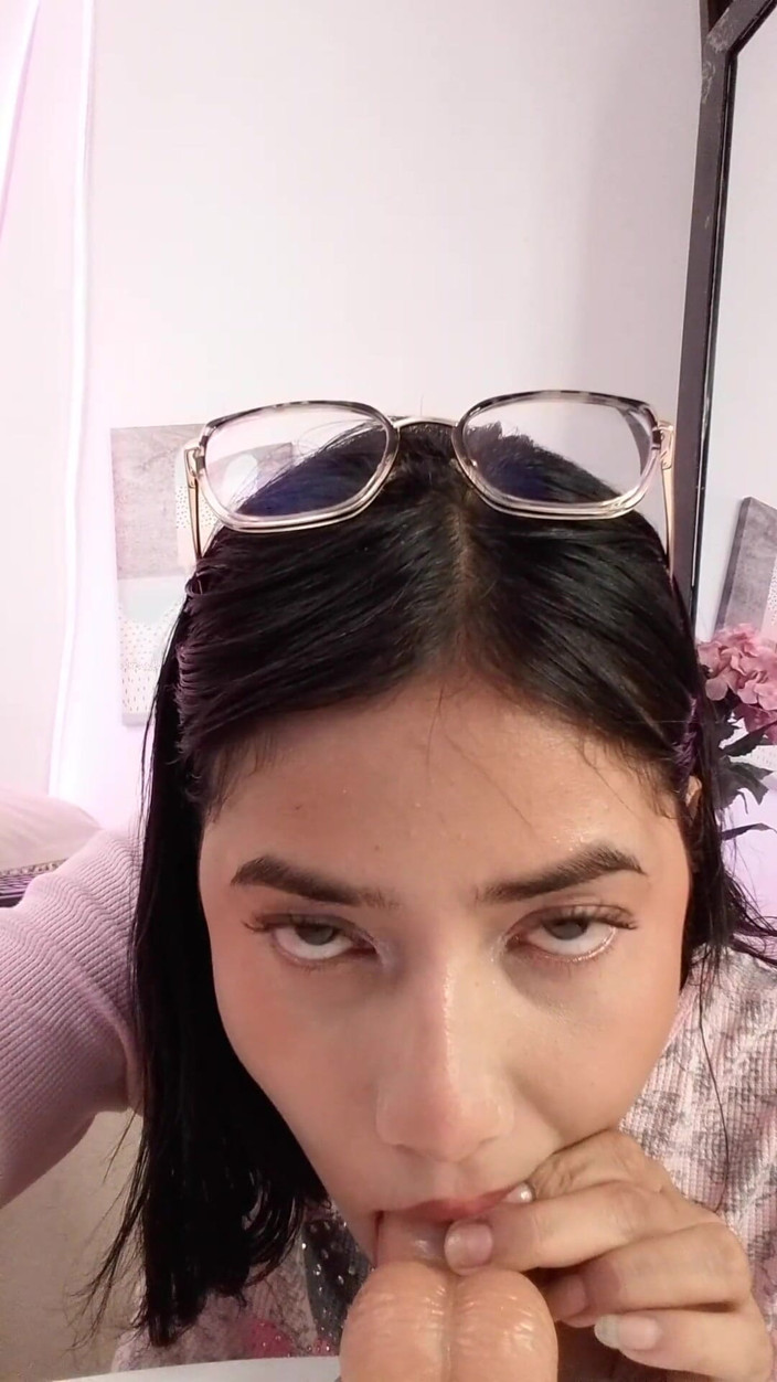 Yvettewill: Te Chupo El Pene Y Soy Una Latina a La...