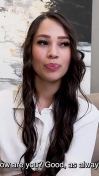 Bela latina com corpo natural cavalga um pau grande, buceta rosa molhada em primeiro plano - Daniela Andrea