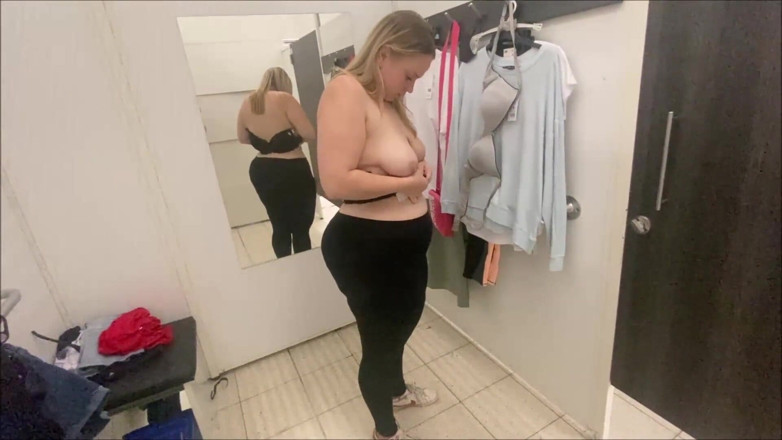 Bootyass Girl: Muie rapidă în vestiarul Tesco
