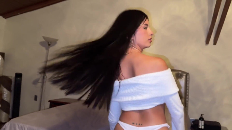 camilamendez7: My Cameraman Gets Hard While Recording Me!
