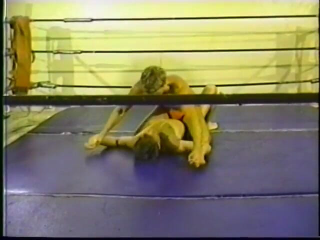 Gays Case: Fit studs wrestle naked at the gym